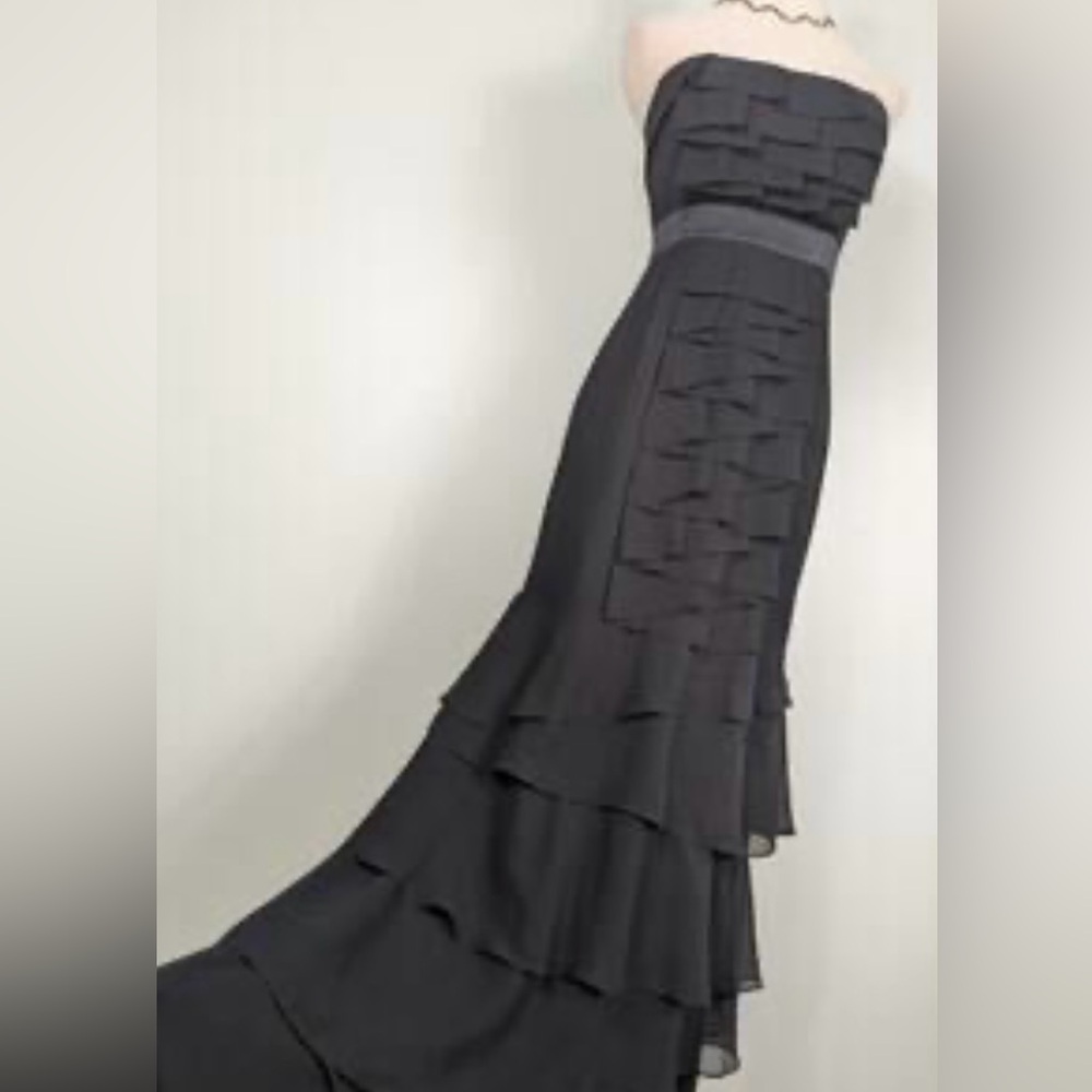 BCBGMaxAzria Strapless Black Ruffle Dress (4)